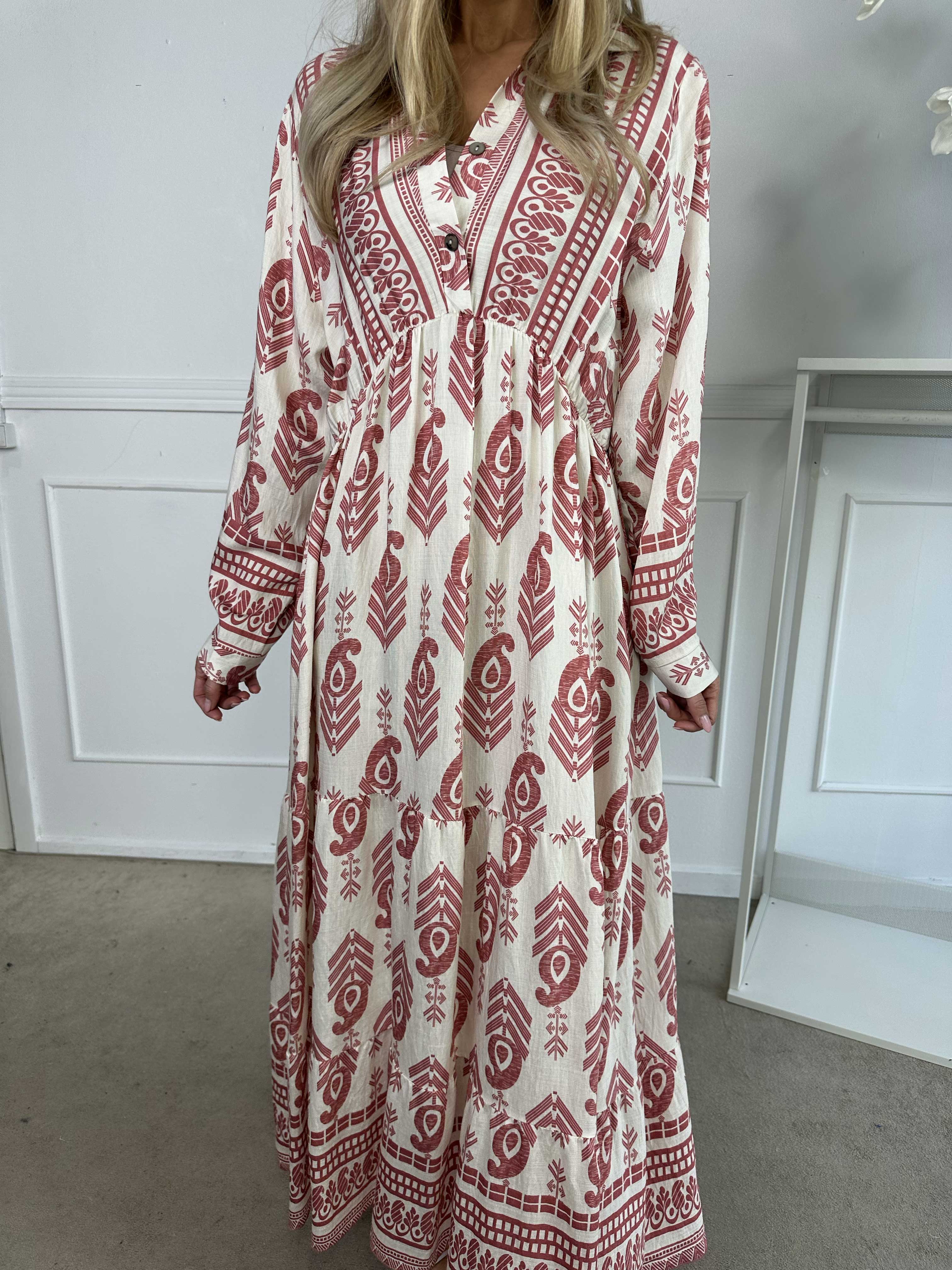 Raina - Lang mønstret kjole i viskose